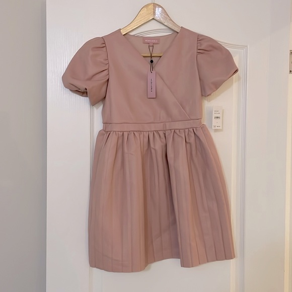 Mauve Glow Pleated Cap-Sleeve Surplice Dress - Picture 3 of 12